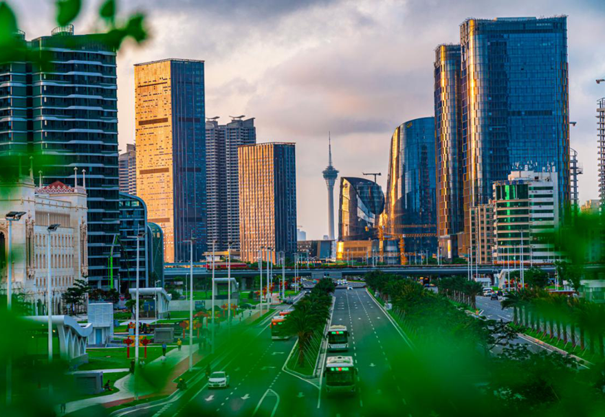 橫琴合作區方案提出，橫琴將打造為粵澳深度合作區，成為促進澳門經濟適度多元發展的新平臺；便利澳門居民生活就業的新空間；豐富“一國兩制”實踐的新示范；推動粵港澳大灣區建設的新高地。