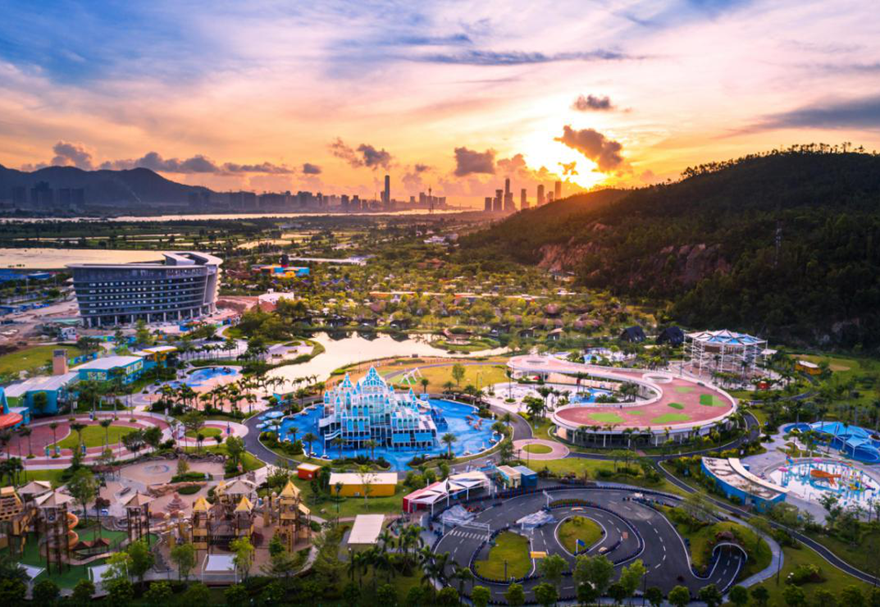 橫琴合作區方案提出，高水平建設橫琴國際休閑旅游島，支持澳門世界旅游休閑中心建設。長隆國際海洋度假區、創新方獅門娛樂天地、星奇塔無動力樂園、新長隆劇院等一批文旅項目已“蓄勢待發”。