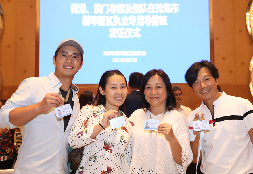 目前，10000個配額總量的澳門單牌車可入出橫琴，未來將推動全面放開澳門機動車便利入出合作區。澳門建筑師和導游等專業人士在橫琴便利執業將更便利。3條“橫琴—澳門跨境通勤專線”方便快捷接送兩地員工和居民。