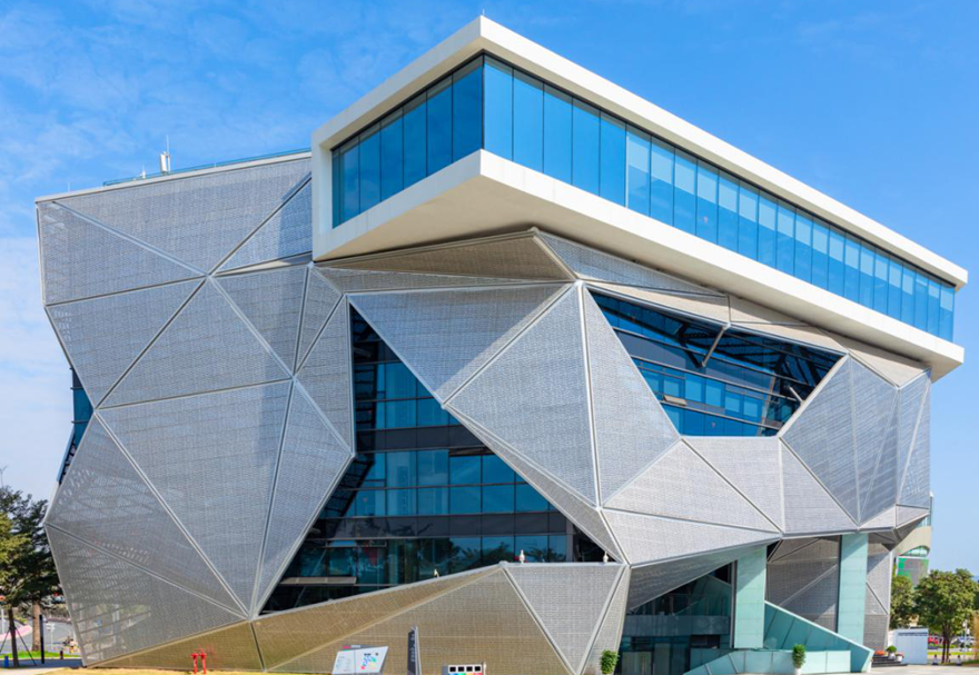 香港中文大學（深圳）與前海管理局簽署合作協議，共同建設的研究院在前海掛牌成立。兩地共同推進數據經濟產業建設，進一步加深產學研交流合作。