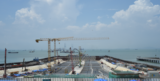 深中通道東人工島主線堰筑段隧道建設現場。