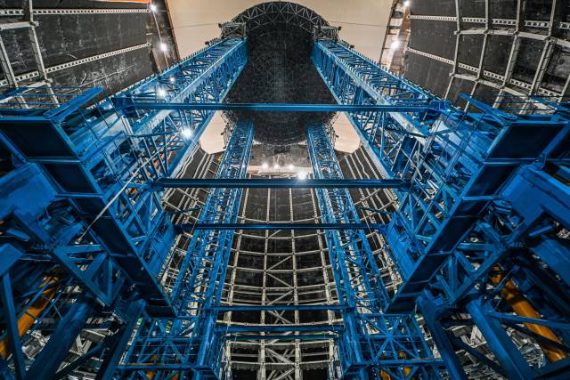 江門中微子實(shí)驗(yàn)為實(shí)現(xiàn)有機(jī)玻璃球自上而下逐層安裝的升降平臺(tái)。