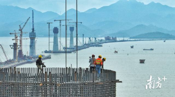黃茅海跨海通道主橋橋塔“節(jié)節(jié)攀升”，“小蠻腰”橋塔如何造？