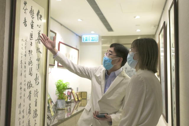 高永文與記者交流