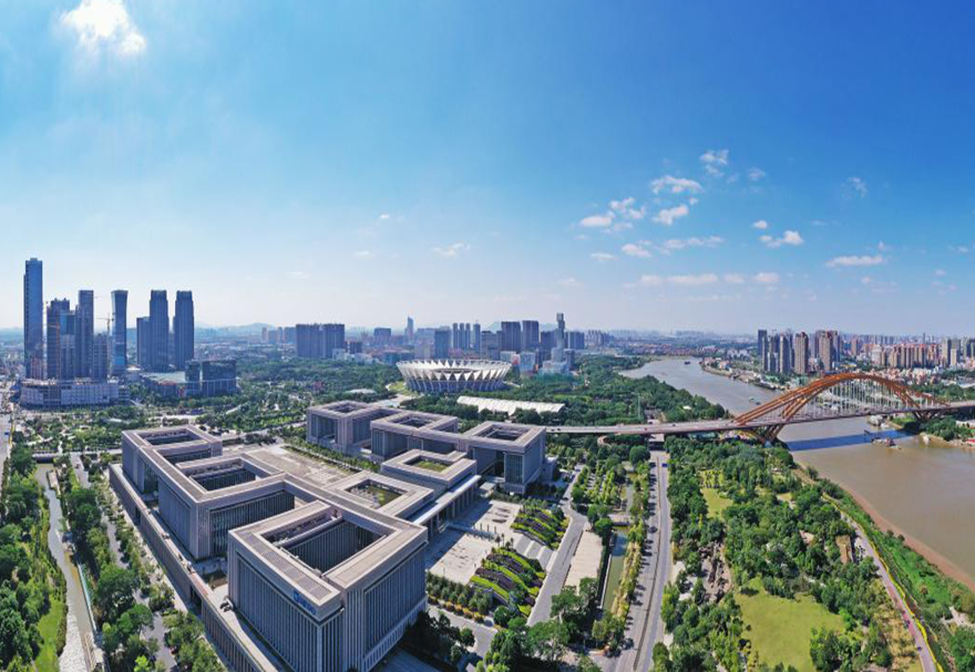 建設佛山三龍灣高端創(chuàng)新集聚區(qū)（以下稱：三龍灣），是近年來佛山市委、市政府主抓力推的一件大事。三龍灣毗鄰廣州，位于廣佛同城發(fā)展核心區(qū)域，核心區(qū)面積130平方公里。圖為三龍灣核心區(qū)域。