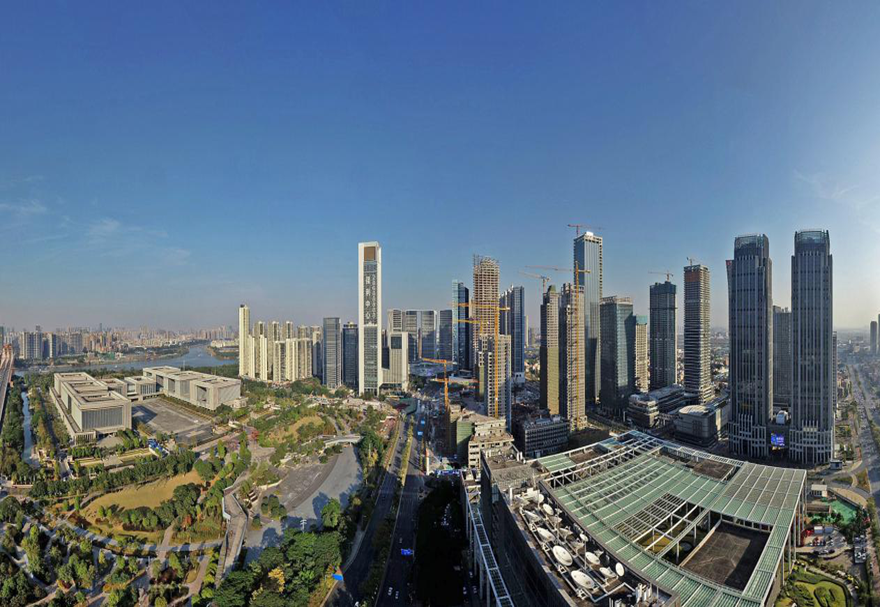 佛山三龍灣的建設，有利于佛山集聚全球高端創(chuàng)新要素，建設自主可控先進制造業(yè)體系，對大灣區(qū)打造具有國際競爭力的先進制造業(yè)基地具有重要意義。圖為建設中的三龍灣。