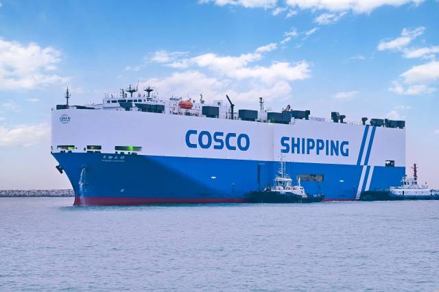 圖為汽車滾裝外貿首航儀式。