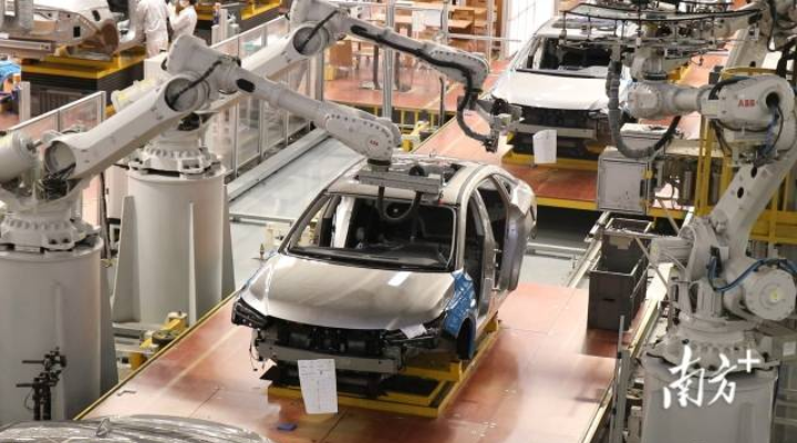 廣東形成8個超萬億元產業集群 汽車產業首次實現超萬億元營業收入