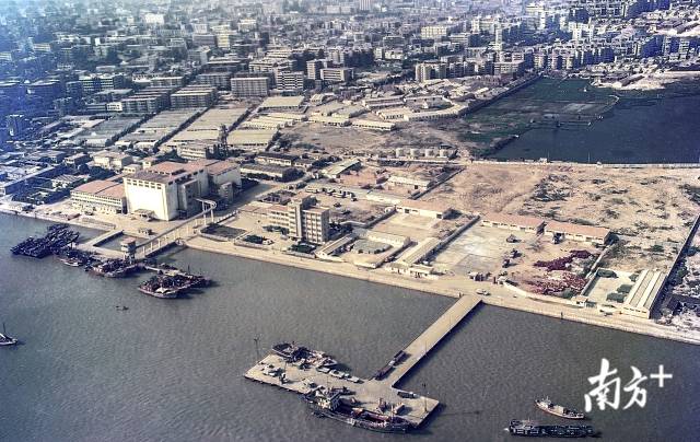 1989年，正在建設(shè)中的汕頭海濱路。