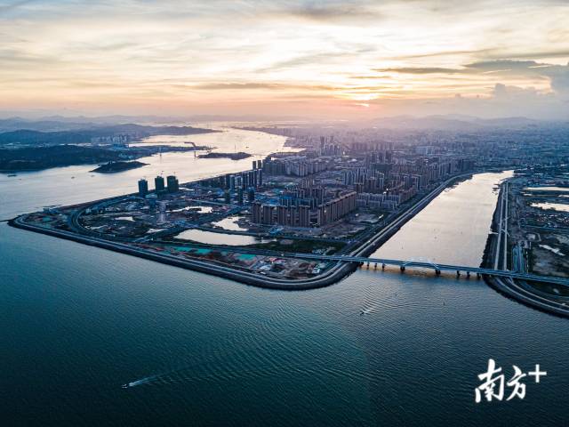 2020年6月，汕頭東海岸新城正在如火如荼地建設(shè)中。