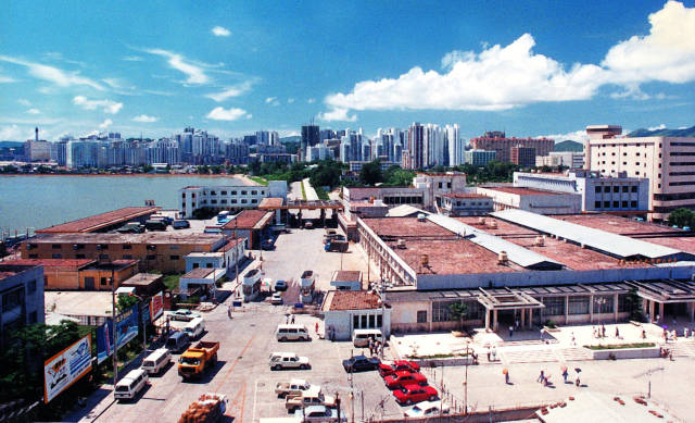 80年代的珠海拱北口岸原聯(lián)檢樓。
