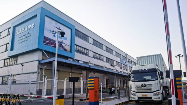 降本30%！東莞—香港國際空港中心運行滿月，“一站式”通關(guān)廣受外貿(mào)企業(yè)歡迎