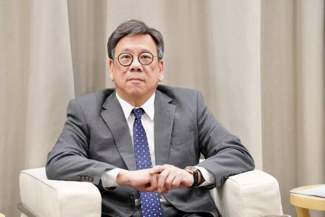 香港特區(qū)政府商務及經濟發(fā)展局局長 丘應樺