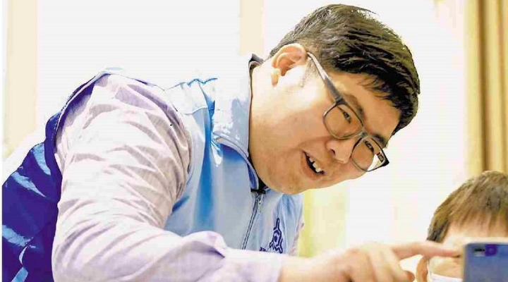 澳門社工董文偉：讓琴澳居民的心越靠越近