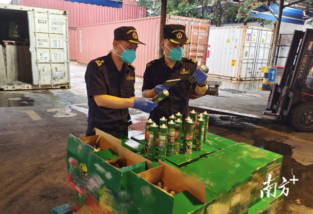 佛山海關查獲偽瞞報出口危險貨物。