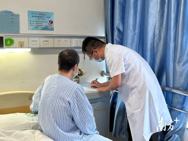 雙方簽署用藥知情同意書。 