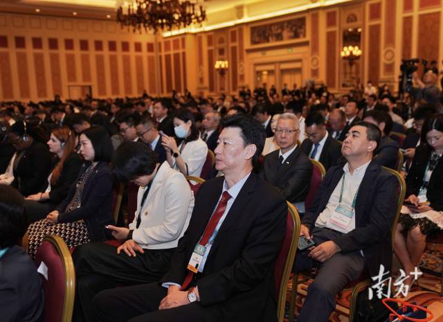 9月14日，首屆粵港澳大灣區(qū)發(fā)展工商大會在澳門開幕，來自20個國家和地區(qū)的逾千名各界人士與會。 