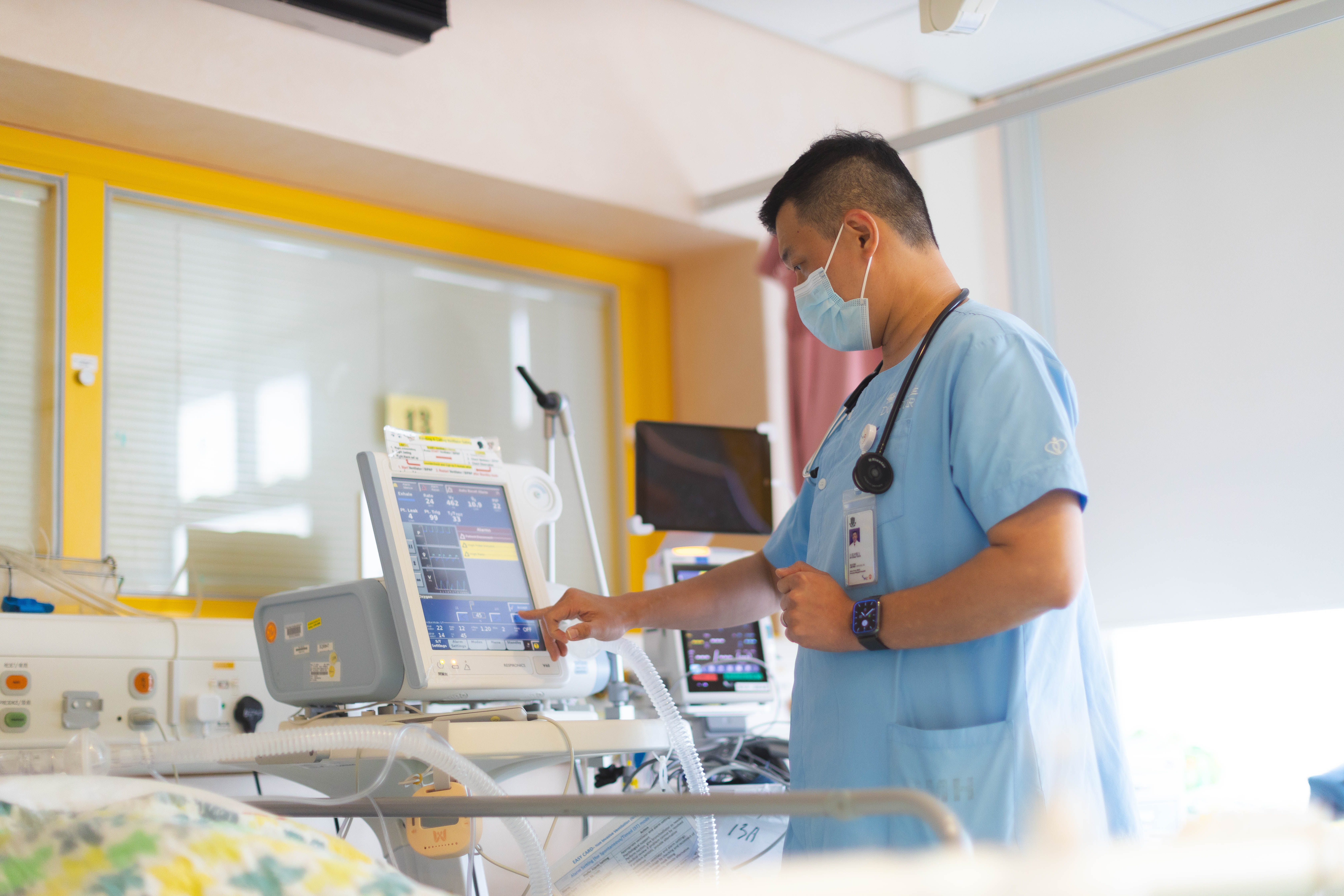 匡煜坤在瑪嘉烈醫院巡房