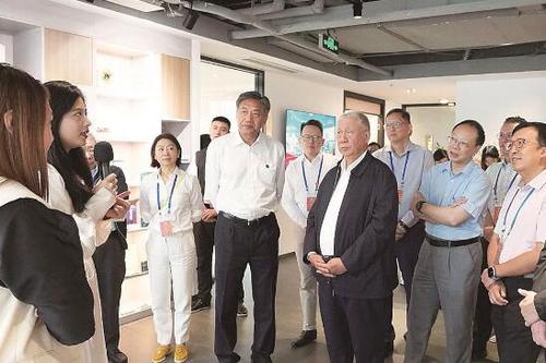 考察團與在廣東創業的澳門青年深入交流