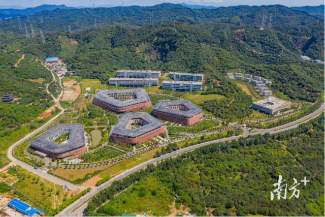 松山湖材料實(shí)驗(yàn)室。