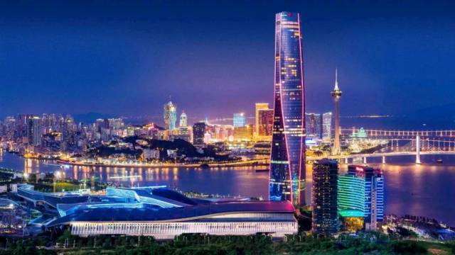 珠海瑞吉酒店、珠海華發喜來登酒店及華發·會展行政公寓作為十字門金融區的酒店“三巨頭”。