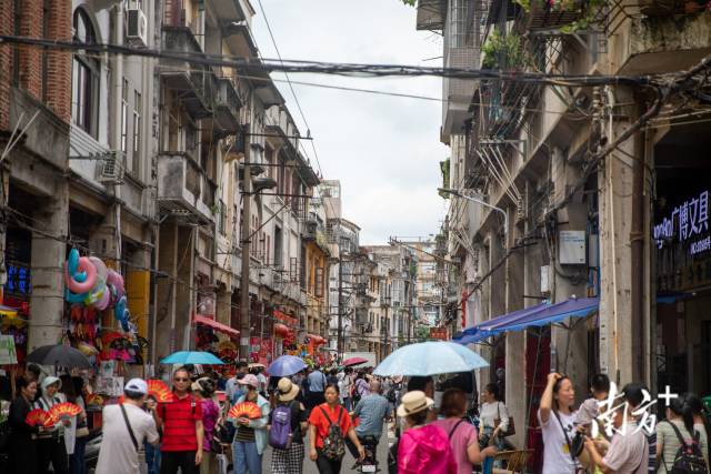 狂飆打卡熱度不減。圖為今年9月的墟頂老街。