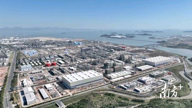 ?？松梨诨葜菀蚁╉椖拷ㄔO(shè)現(xiàn)場。