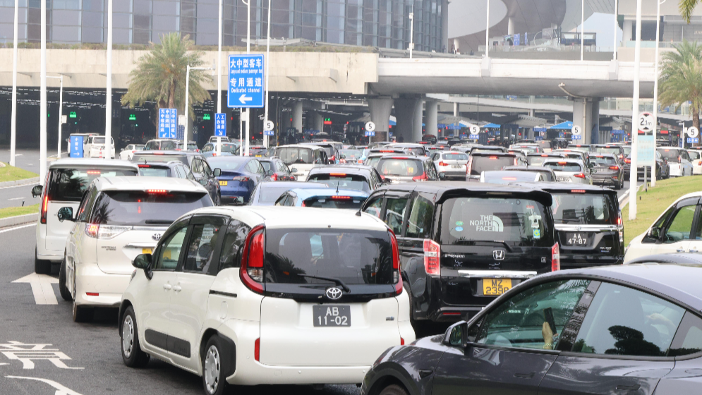 超100萬(wàn)人次！港珠澳大橋“人車兩旺” 自駕“北上”成主流