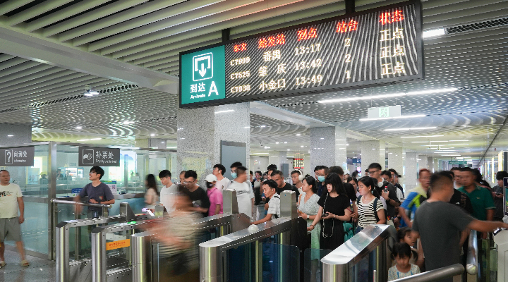 7.8萬人次進站飲“頭啖湯”！廣惠、廣肇城際開通首日客流占廣東城際超八成