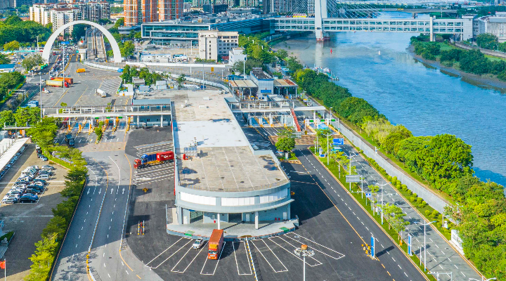 河套“一號通道”便利進出車輛審批權已下放深圳 年內50家科研機構人員車輛可備案出入境