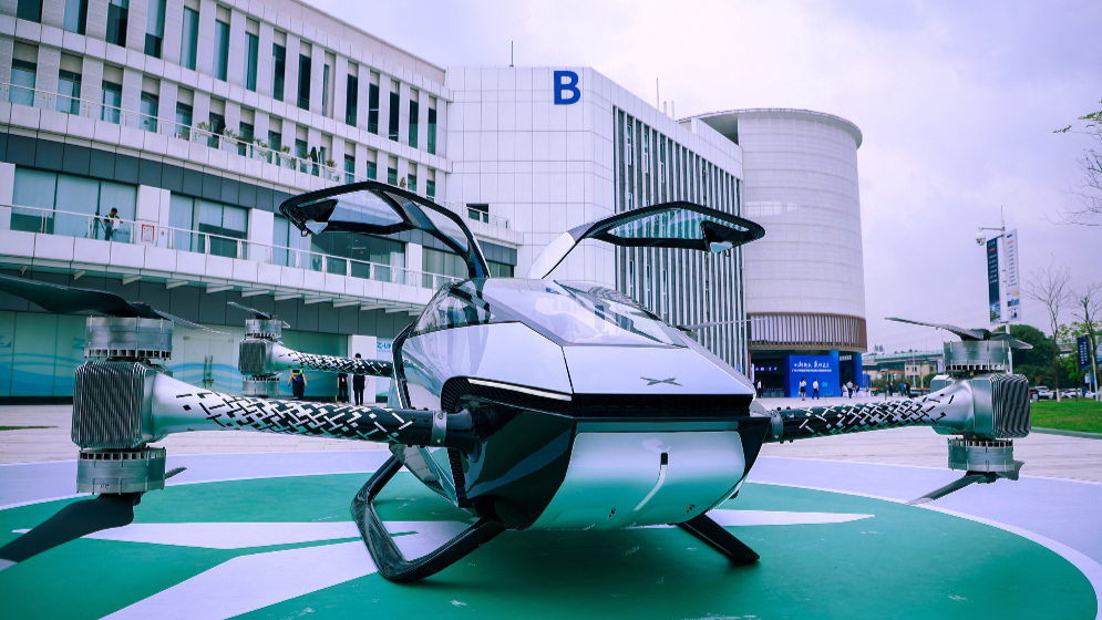 今年4月，全國首個低空經濟應用示范島—廣州大學城低空經濟應用示范島發布活動舉行。這是小鵬匯天飛行汽車旅航者X2在活動中展示。攝影：吳偉洪