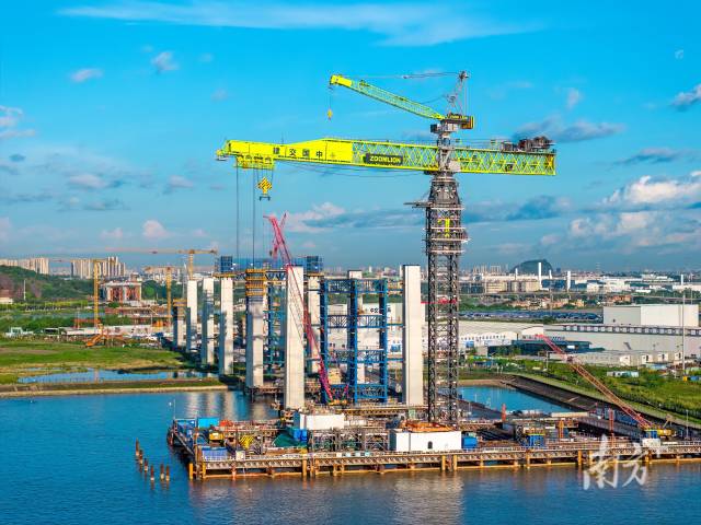 獅子洋大橋西主塔及西引橋航拍。