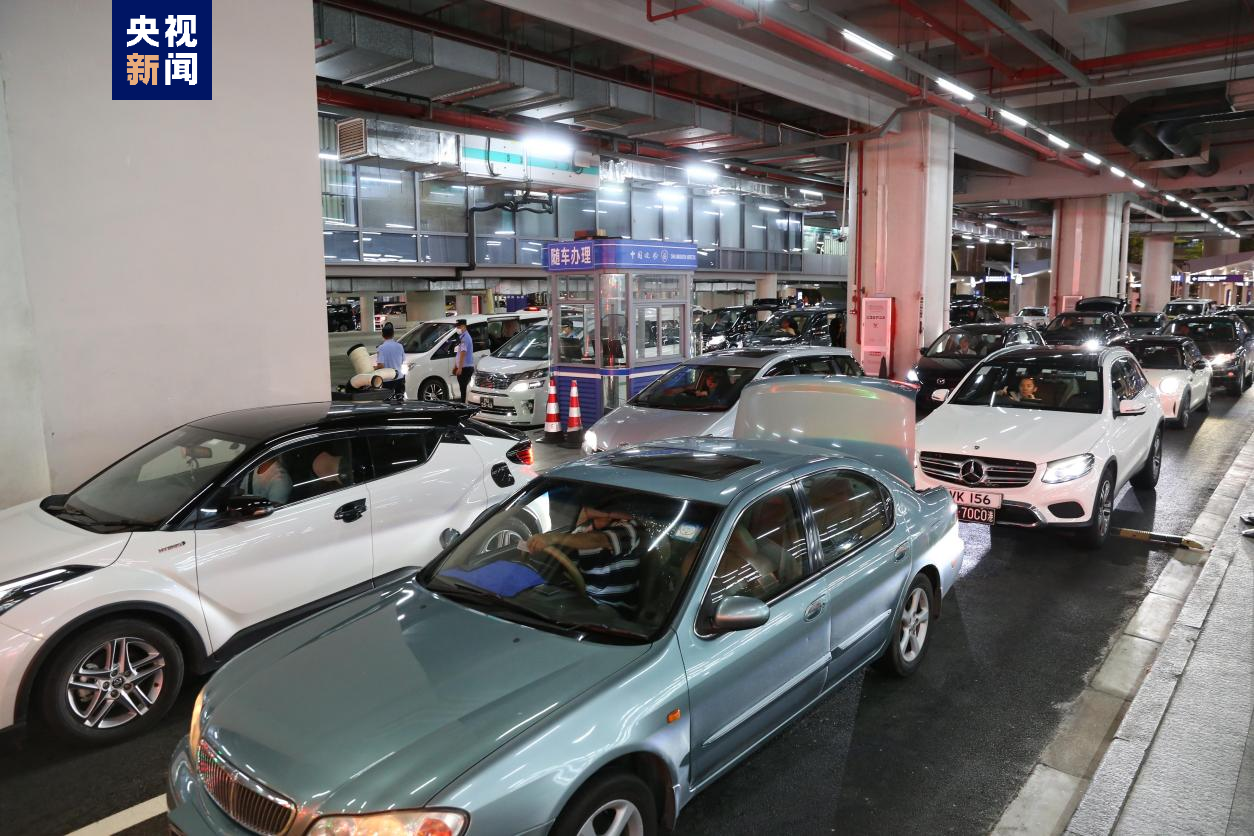 自從港車北上、澳車北上政策落地之后，經港珠澳大橋跨城通行車輛數持續處于高位。