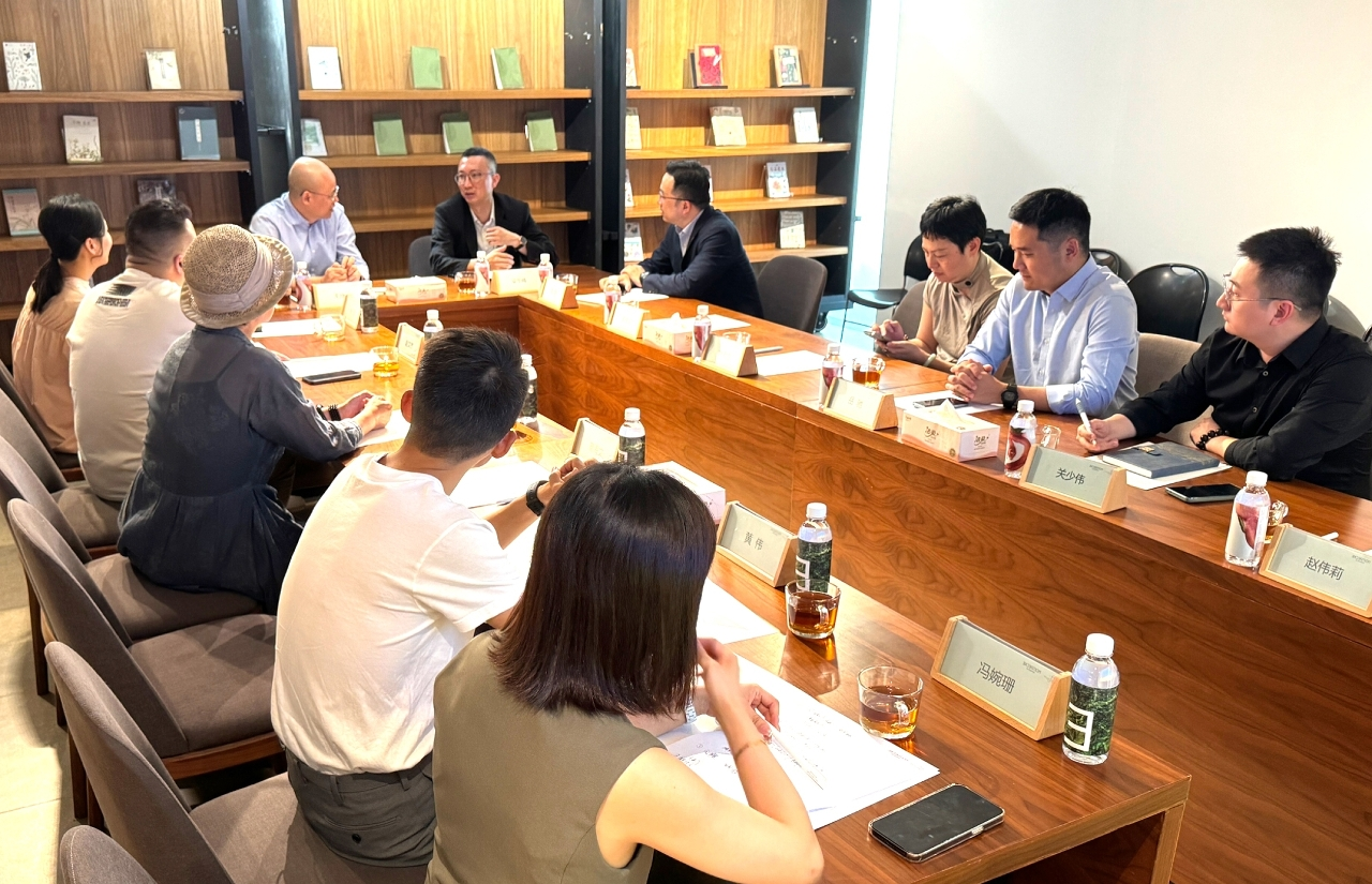 招商局及合作區(qū)經(jīng)濟發(fā)展局代表向大灣區(qū)企業(yè)推介澳琴營商優(yōu)勢