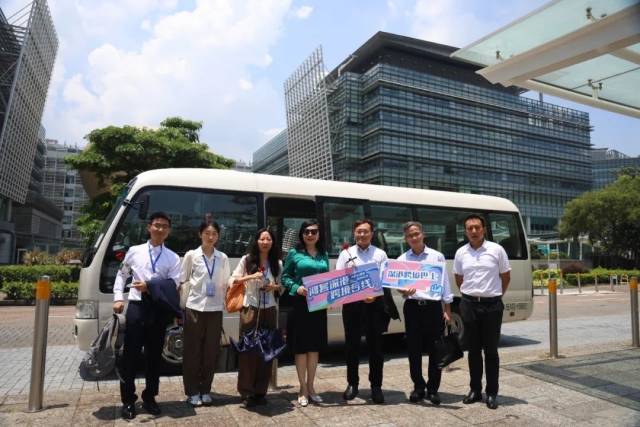   河套合作區首班深港跨境巴士發往香港