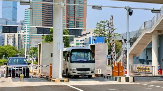 河套合作區首班深港跨境巴士發往香港