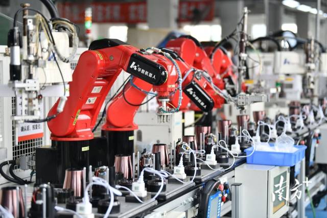 小熊電器自動(dòng)化生產(chǎn)線。 戴嘉信 攝