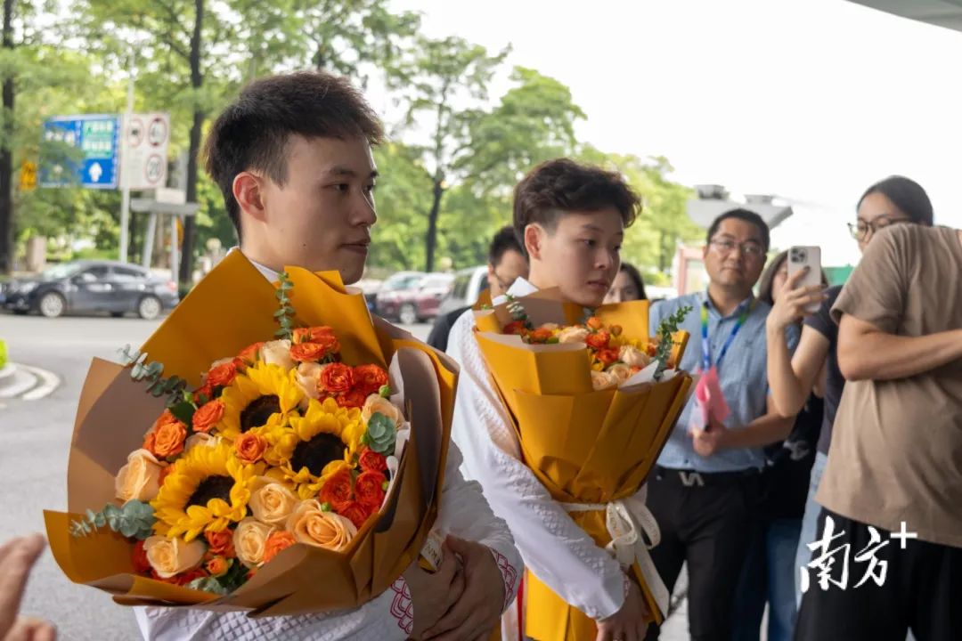 謝思埸和陳藝文現(xiàn)身十五運會廣東賽區(qū)執(zhí)委會 謝思埸和陳藝文現(xiàn)身十五運會廣東賽區(qū)執(zhí)委會