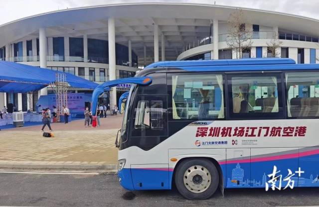 深江機場快線。 &nbsp;南方+ 任龍 拍攝