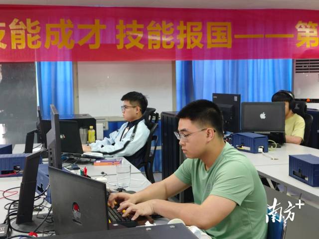 廣州市工貿(mào)技師學(xué)院世賽網(wǎng)絡(luò)系統(tǒng)管理項目中國集訓(xùn)基地，內(nèi)地和澳門選手共同訓(xùn)練。