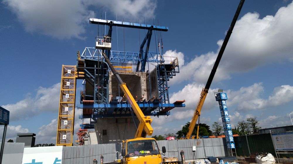 廣佛西環(huán)項目雙橋兩跨同步合龍