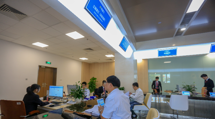 前海深港國際法務區已聚集各類機構225家 吸引124名港澳籍律師執業