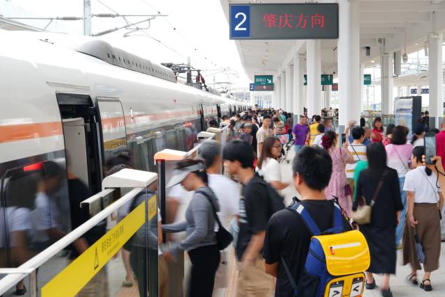 廣肇、廣惠城際“四線”貫通后客流明顯攀升。林藝壕 攝