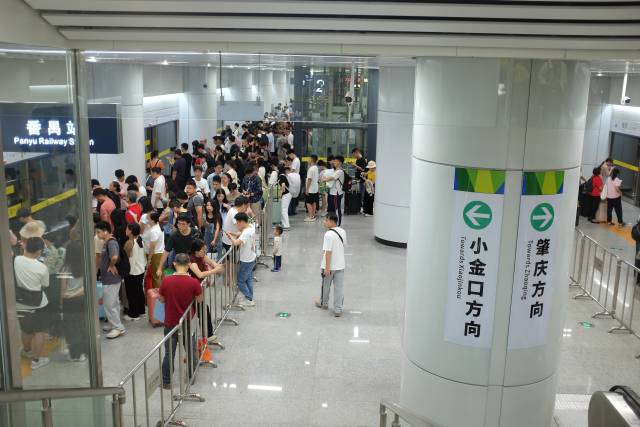 廣肇、廣惠城際“四線”貫通后客流明顯攀升。謝展程 攝