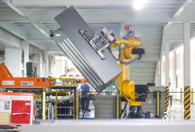 奧馬冰箱生產線。南方+葉志文 攝。 南方+ 葉志文 拍攝