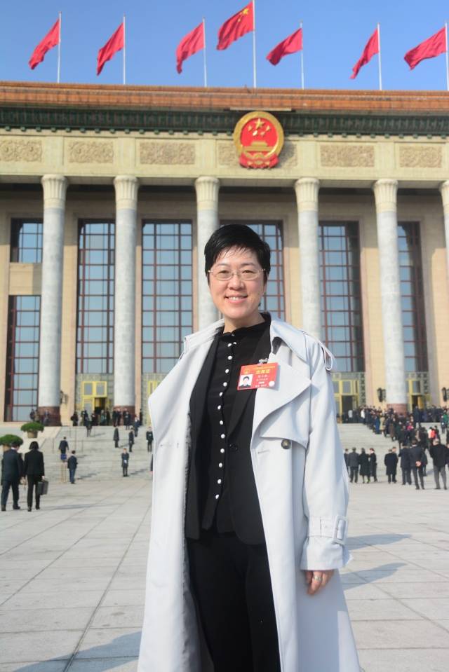 吳小麗作為澳區(qū)全國(guó)人大代表在北京參加全國(guó)兩會(huì)