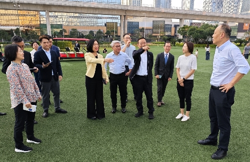 國(guó)家體育總局考察團(tuán)實(shí)地考察場(chǎng)地設(shè)施。十五運(yùn)會(huì)及殘?zhí)貖W會(huì)澳門(mén)賽區(qū)籌備辦公室供圖