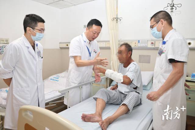 中山市中醫(yī)院病房。 南方+ 葉志文 拍攝