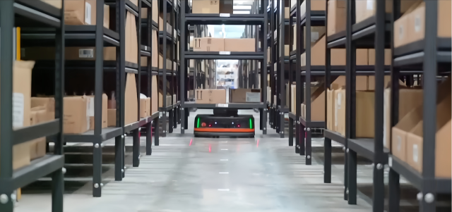 泰索斯與廠商聯合研發產線外包機器人。