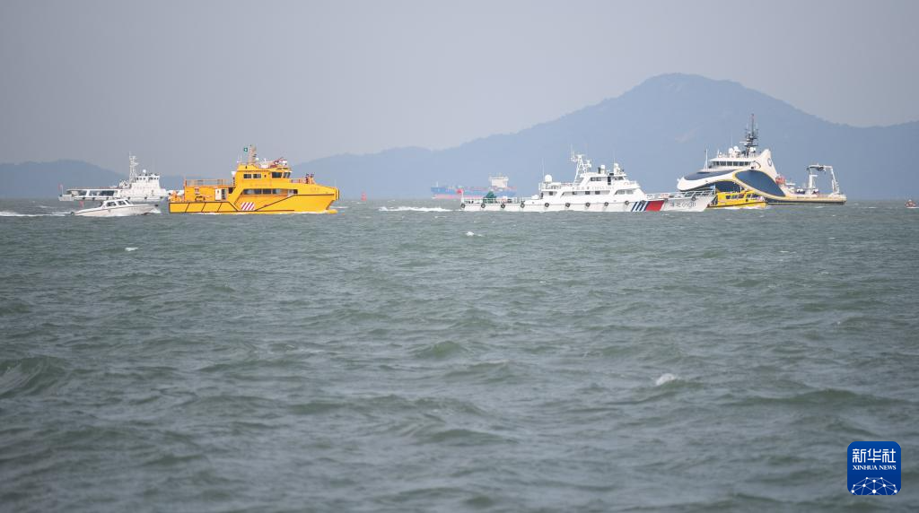 11月9日，廣東和澳門應(yīng)急救援力量在演習(xí)中。新華社記者 鄧華 攝